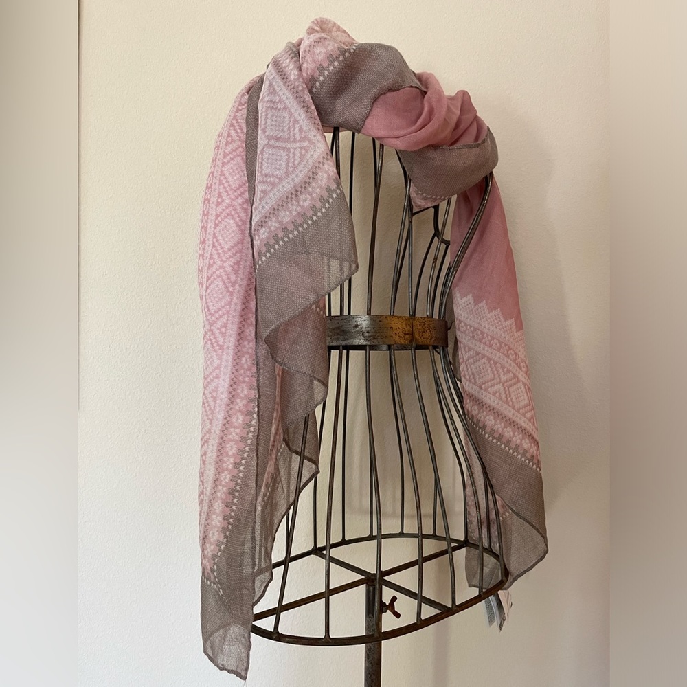 Traditional Norwegian Patterned Lightweight Scarf